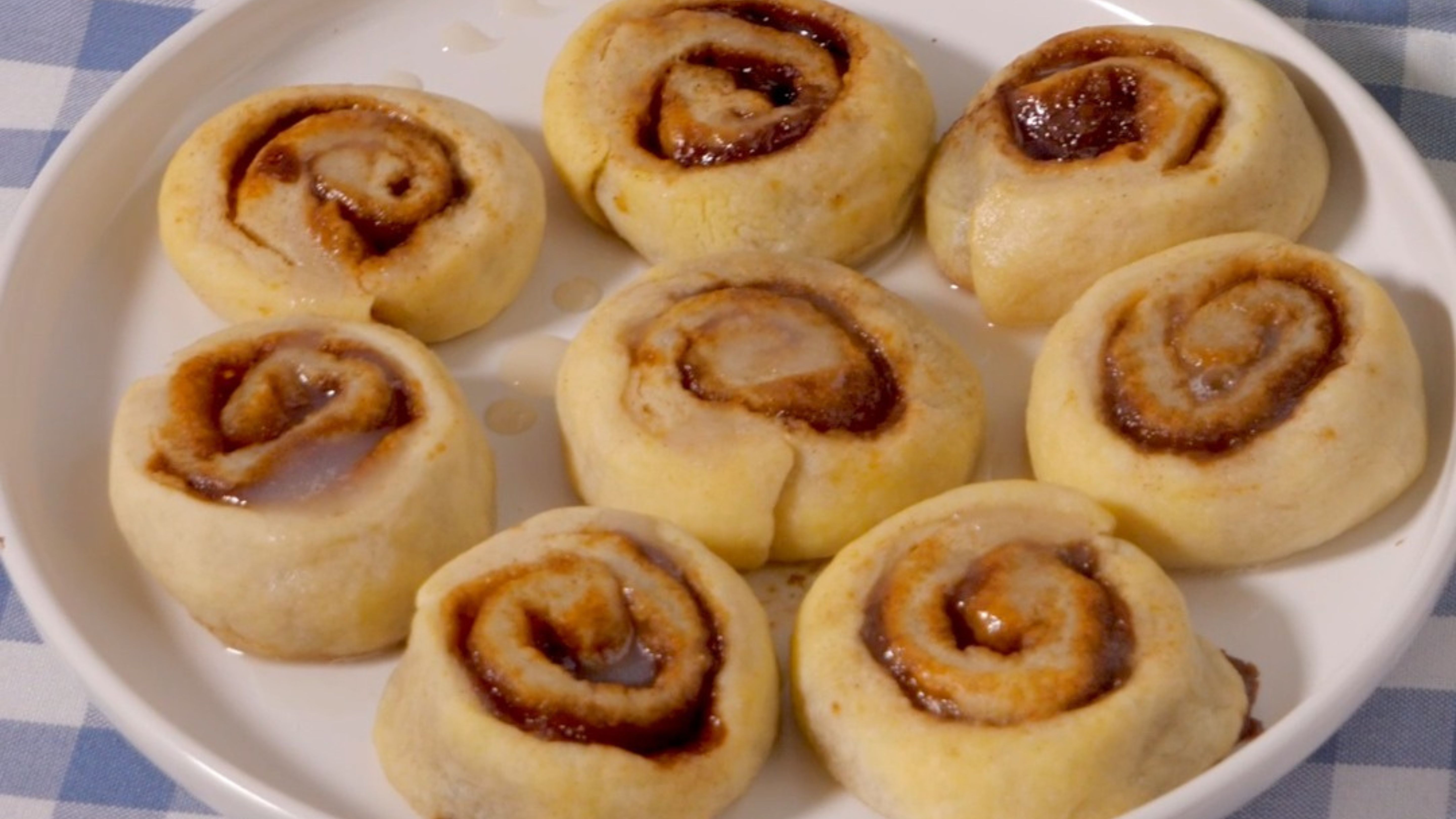 AIR FRYER CINNAMON ROLLS-image